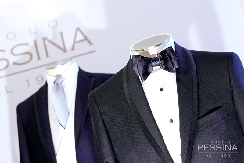 tuxedo look moderno profili contrasto cravatta lunga seta blu avorio Paolo Pessina Wedding